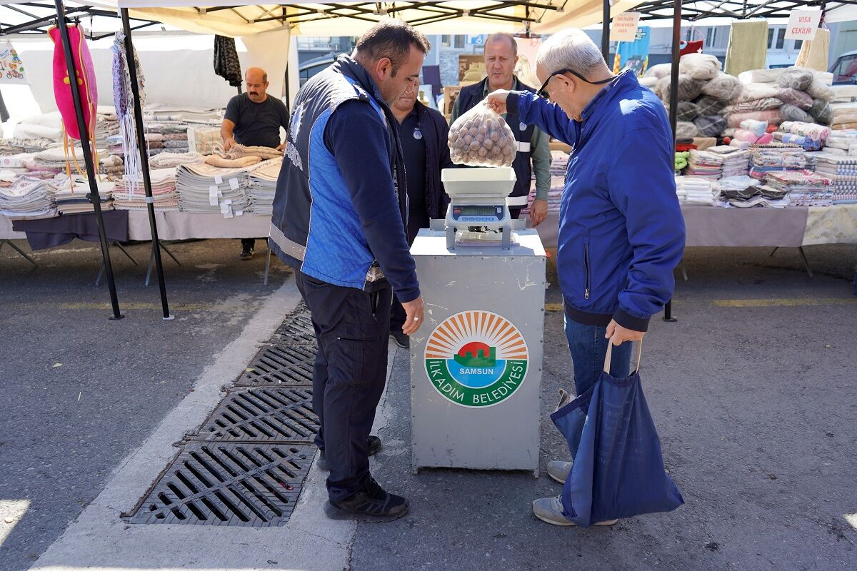 Samsun'da Semt Pazarlarına Belediye Tartısı (1)