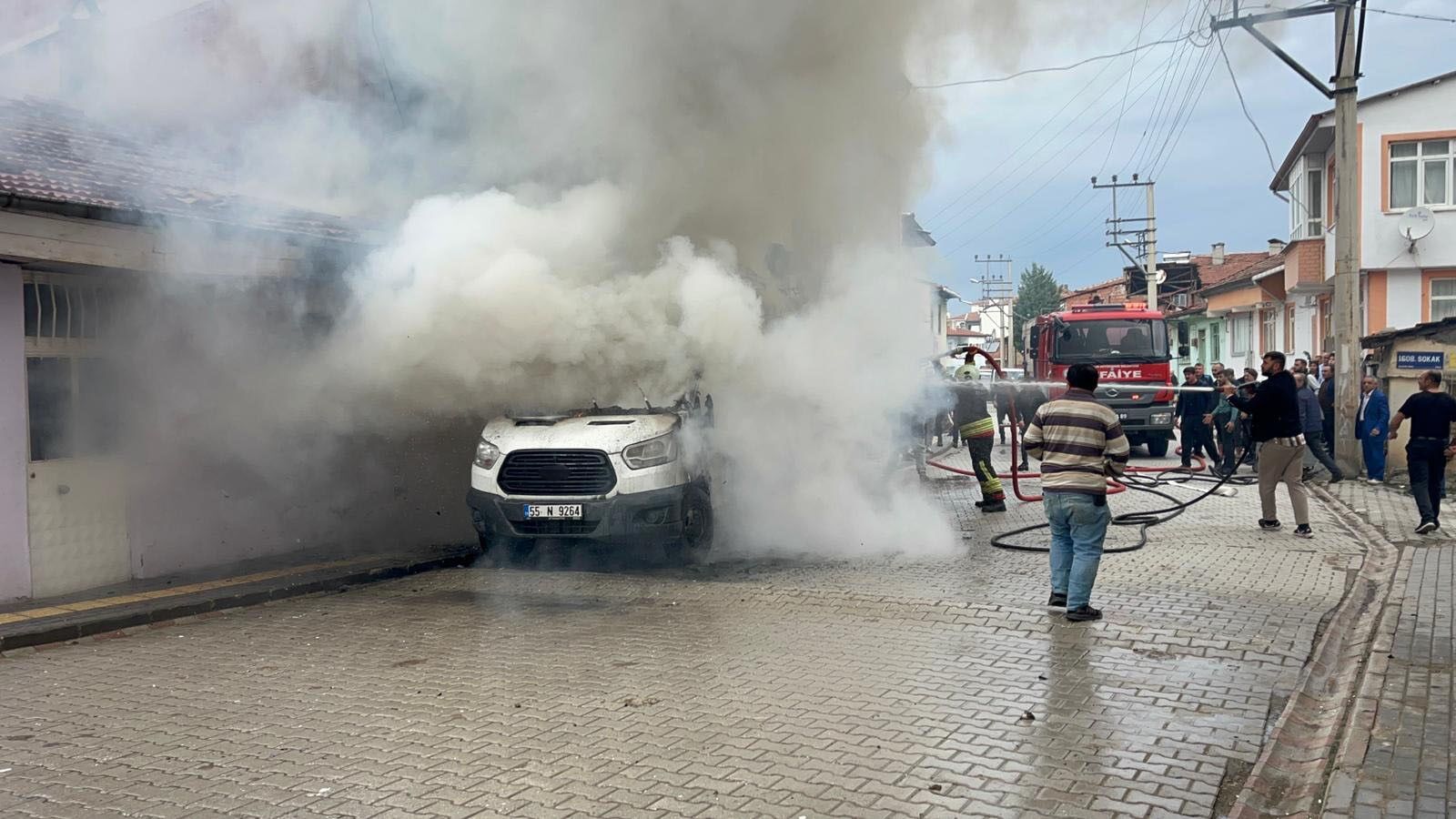 Vezirköprü’de Minibüs Yangını1