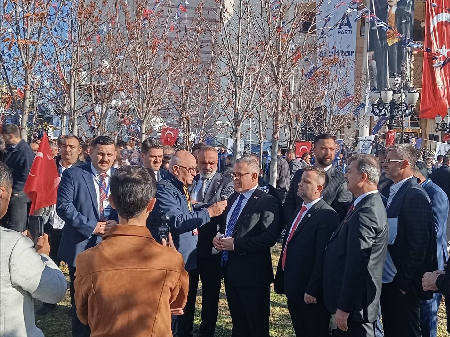 Anahtar Parti, Tarihî Bir Coşkuyla 1. Yaşını Kutladı (1)