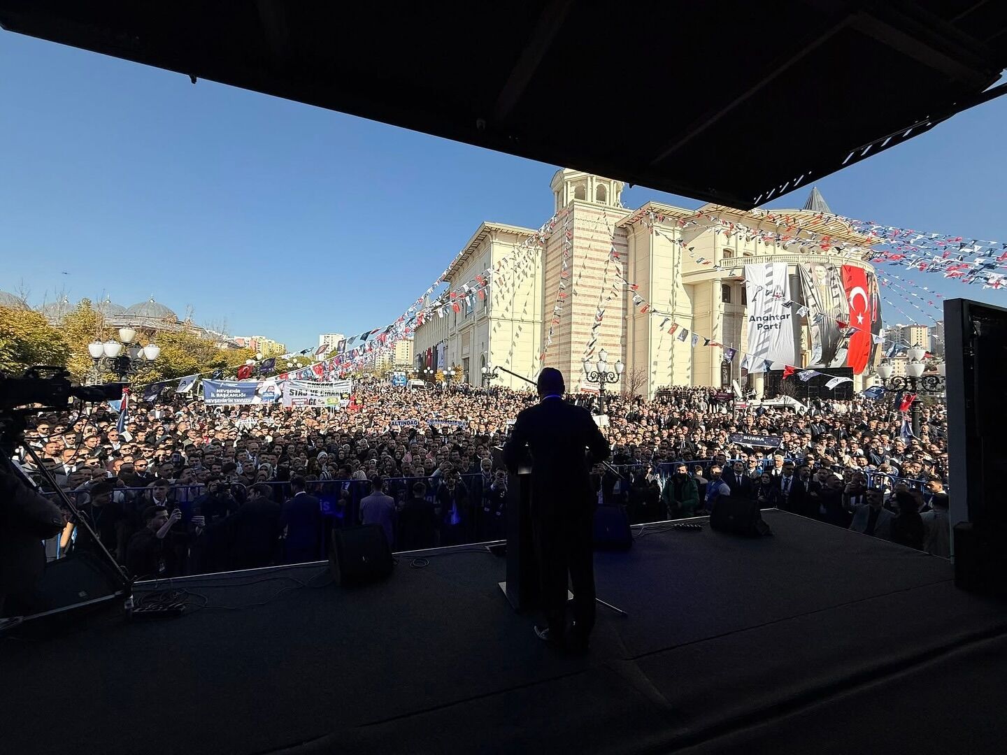 Anahtar Parti, Tarihî Bir Coşkuyla 1. Yaşını Kutladı (2)