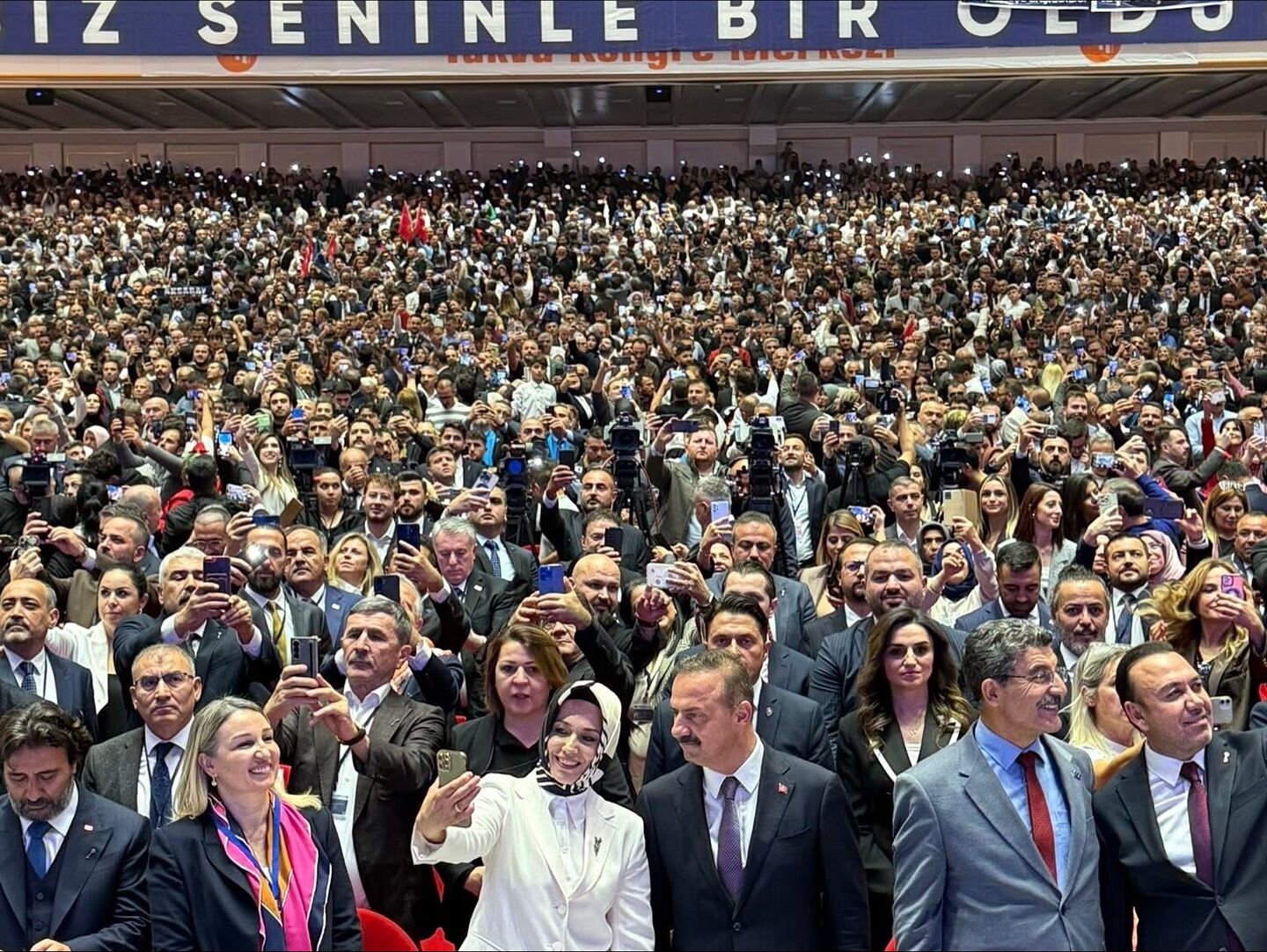 Anahtar Parti, Tarihî Bir Coşkuyla 1. Yaşını Kutladı (4)