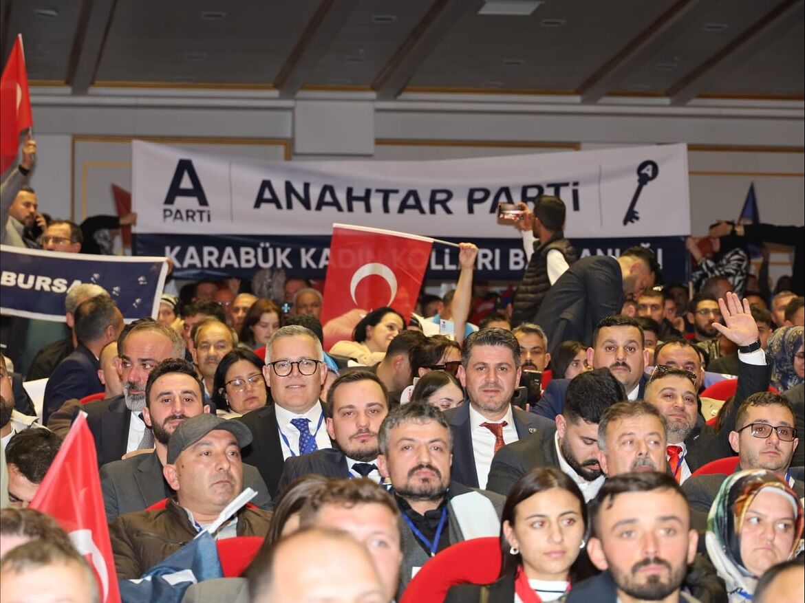 Anahtar Parti, Tarihî Bir Coşkuyla 1. Yaşını Kutladı (8)