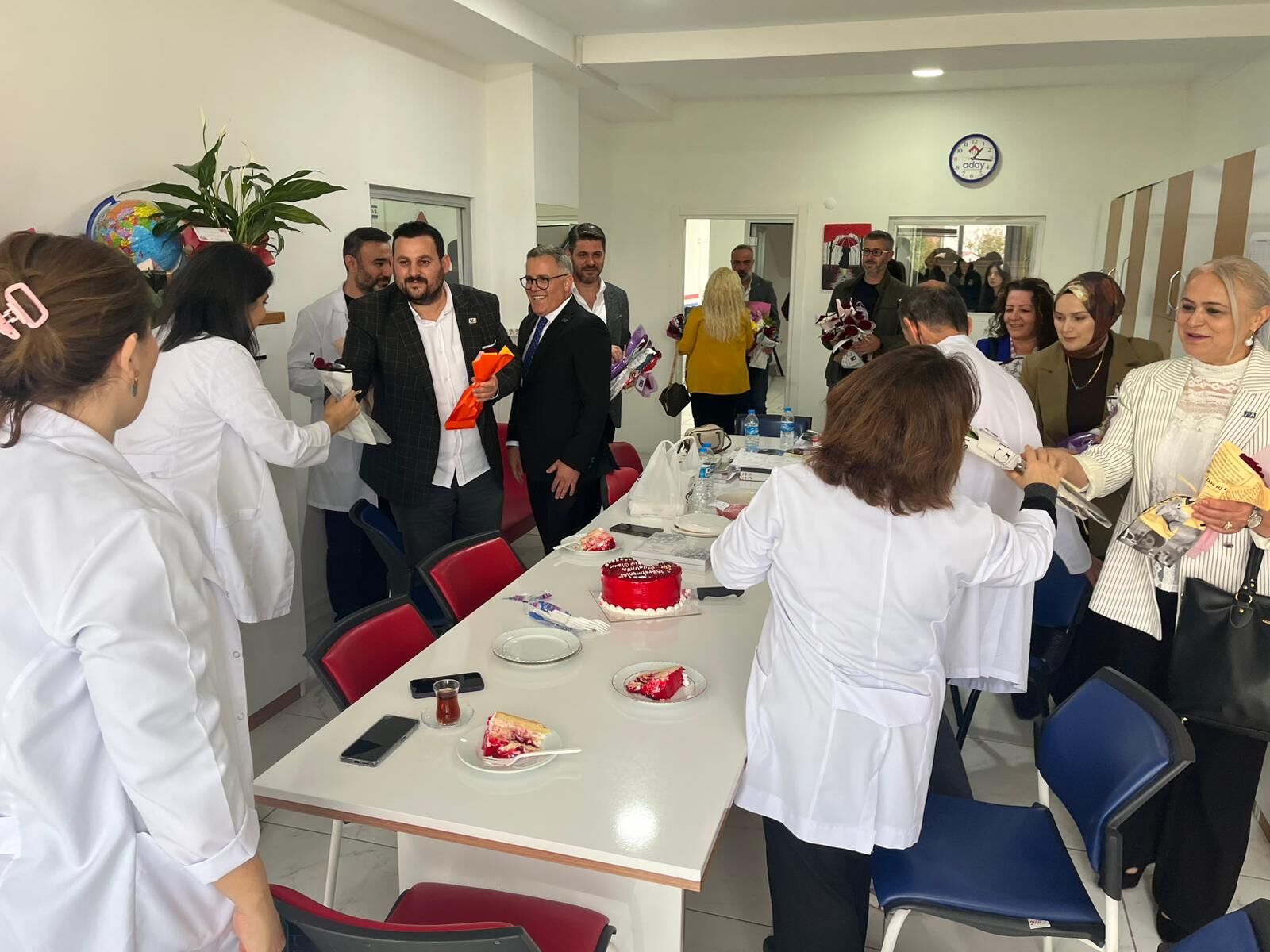 Bafra Anahtar Parti̇’den Öğretmenler Günü Zi̇yareti̇ (11)