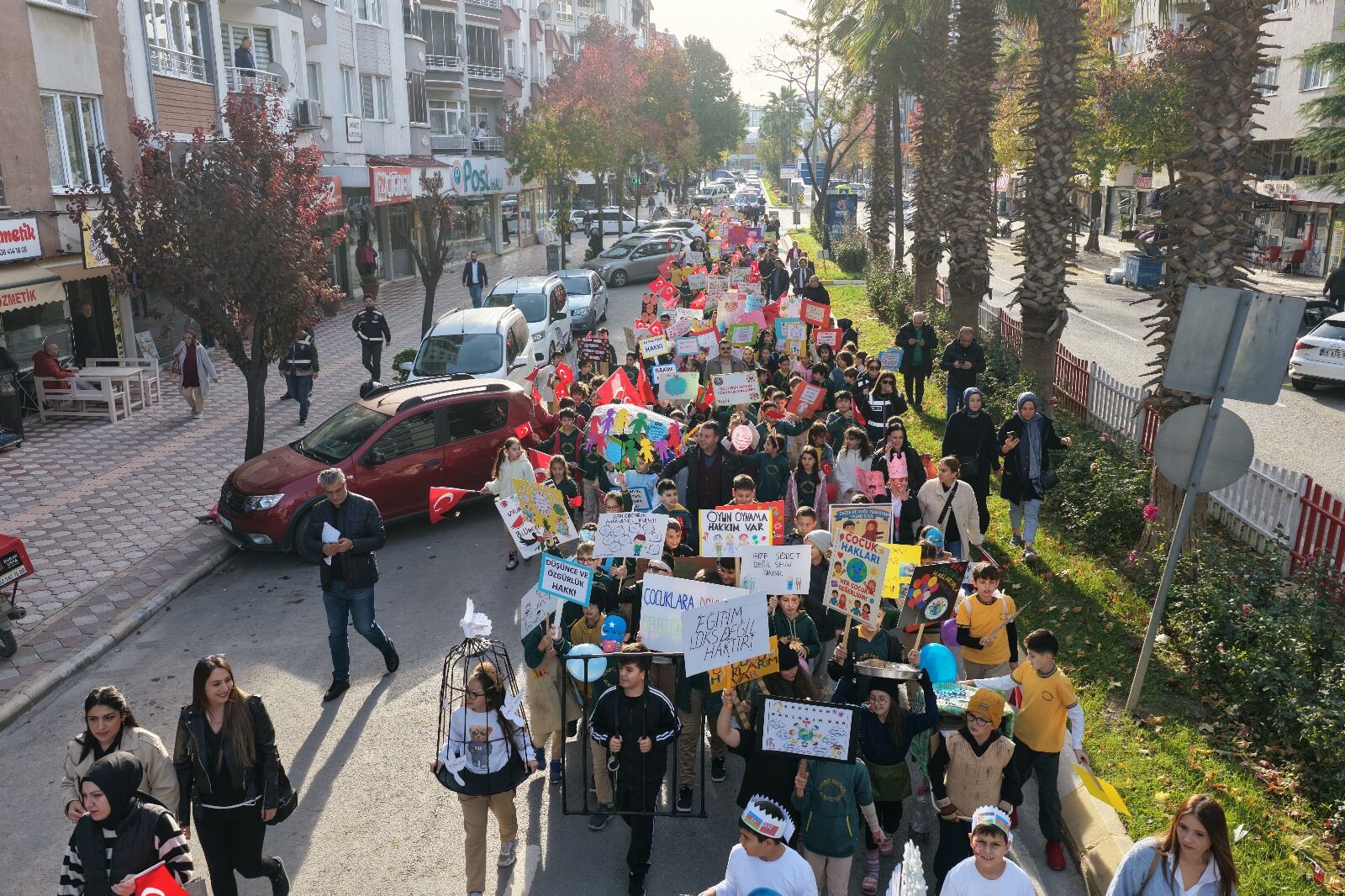 Bafra İsmet İnönü İlkokulu’ndan Çocuk Hakları Günü Yürüyüşü (5)