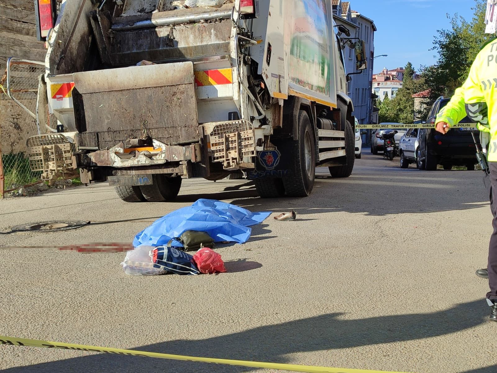 Çöp Kamyonu Önünden Geçen Yaşlı Kadını Ezdi1