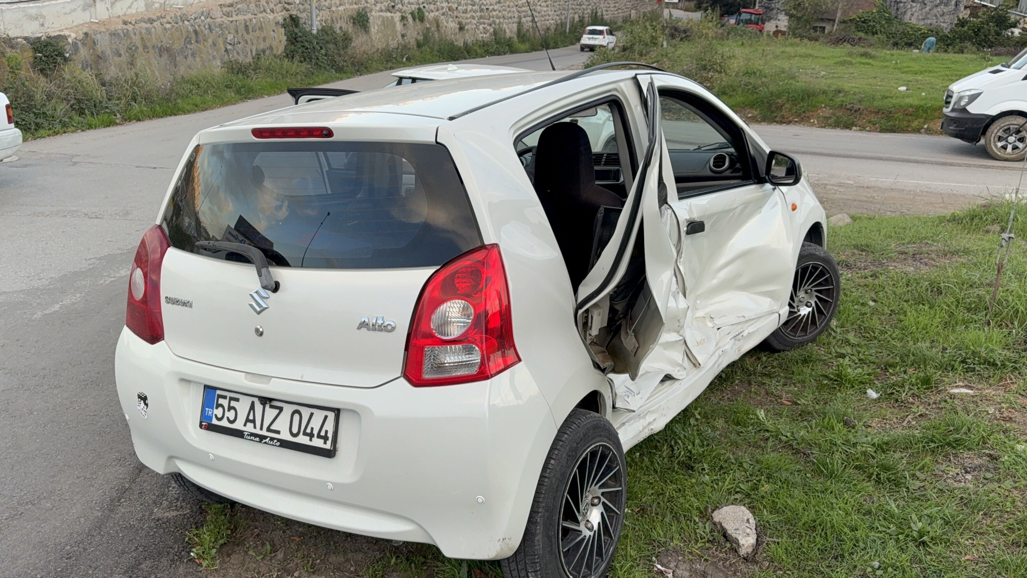 Kavşakta Iki Otomobil Çarpıştı 2 Yaralı (2)