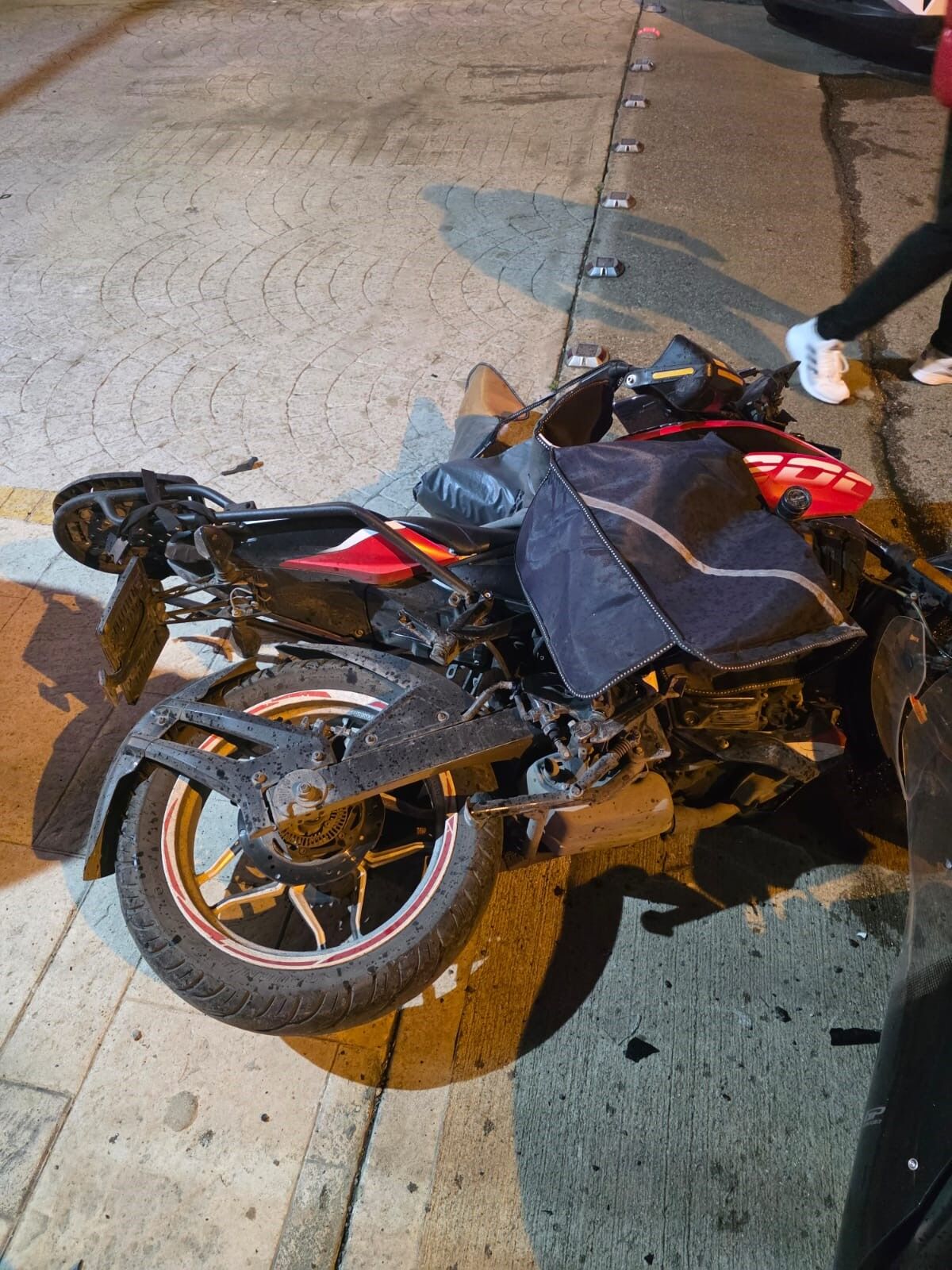 Samsun'da Motokurye Ile Otomobil Kafa Kafaya Çarpıştı1