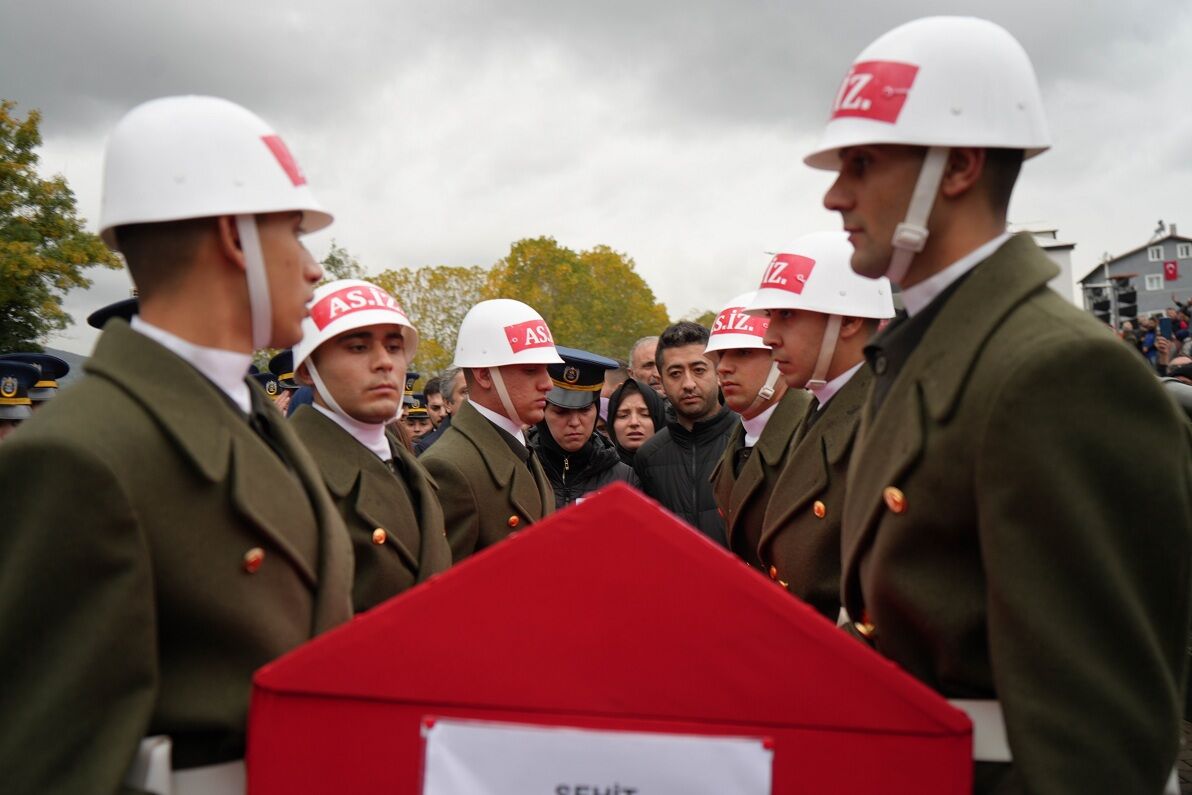 Samsunlu Şehit Emre Altıok Dualarla Uğurlandı (8)