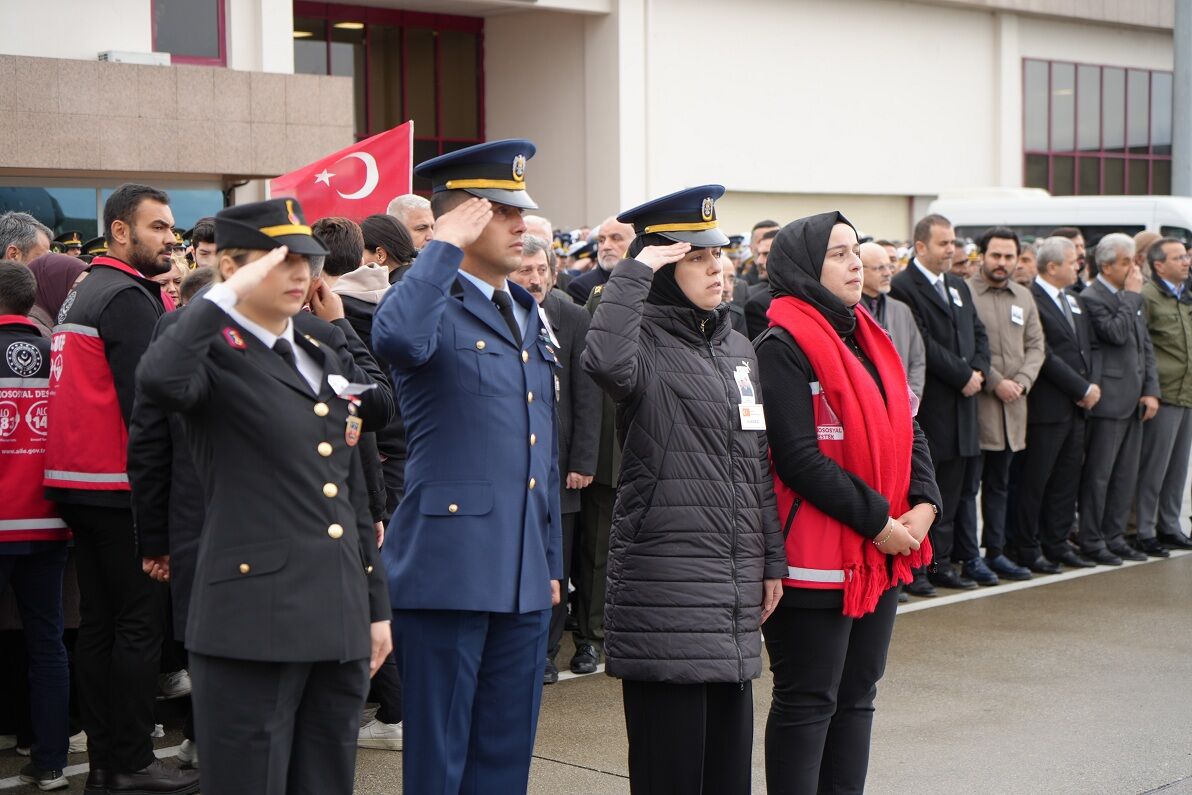 Şehit Altıok'un Cenazesi Samsun'a Getirildi (4)