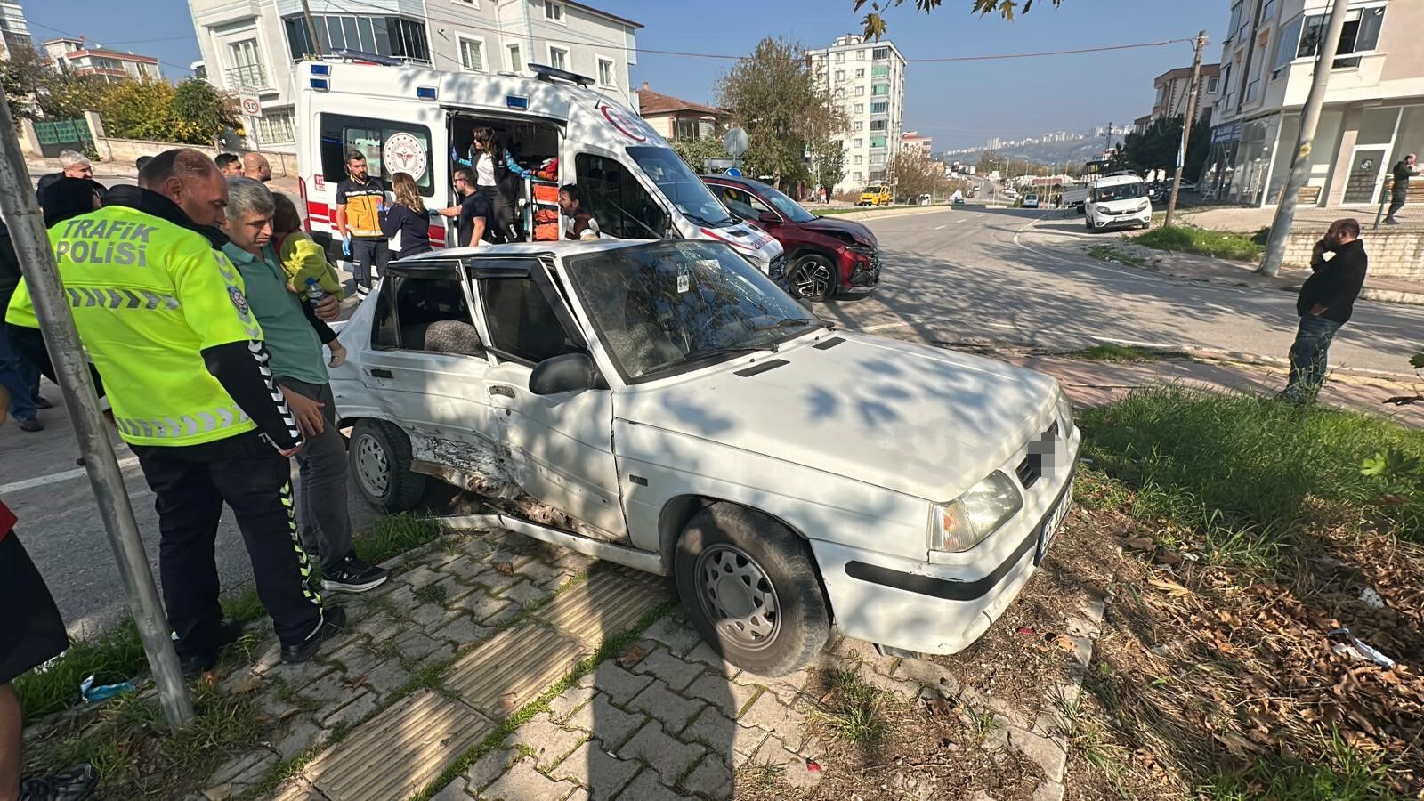 Suv Araç Ile Otomobil Çarpıştı-1