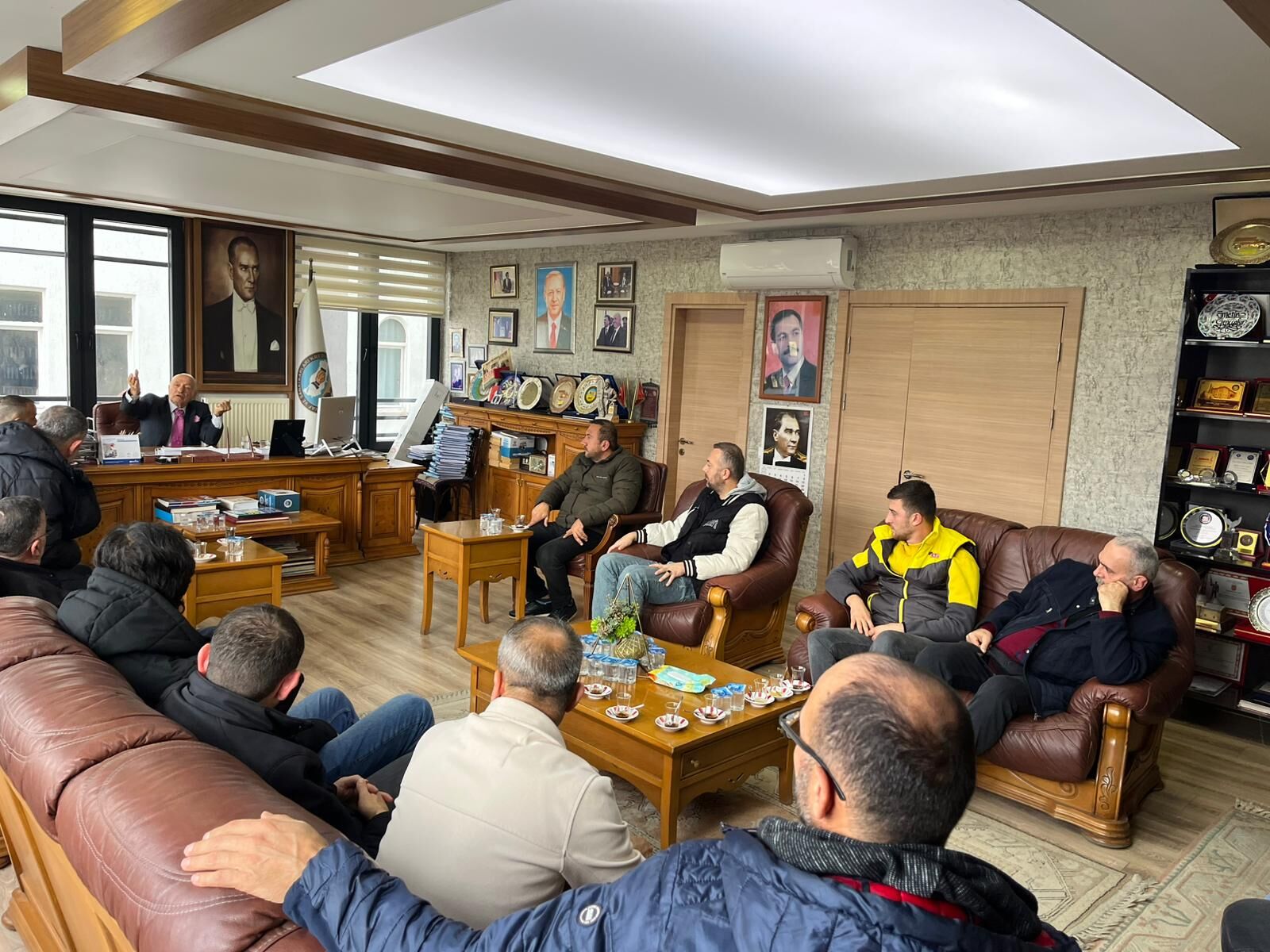 Bafra C Plaka Şoförleri̇nden Meti̇n Genççakir’a Seçi̇m Öncesi̇ Güçlü Destek Zi̇yareti̇ (1)