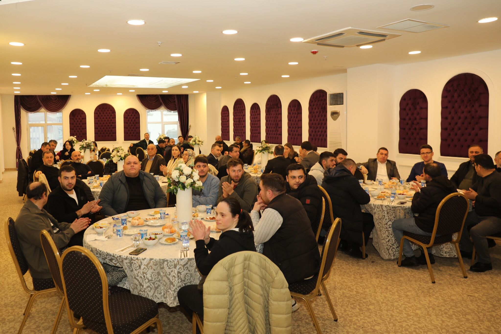Başkan Kılıç Yıl Sonu Değerlendirme Toplantısında Personeliyle Bir Araya Geldi (9)