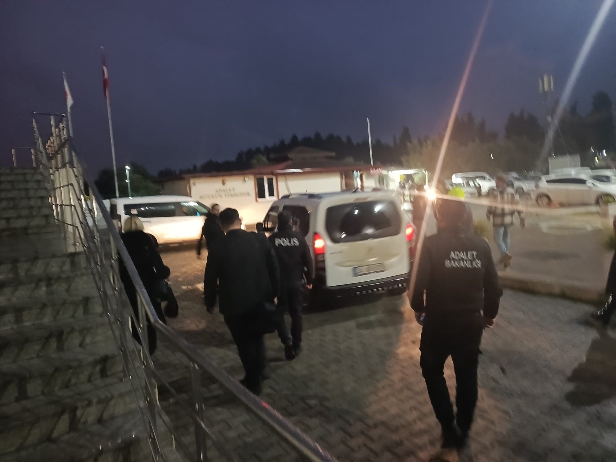 Güllü'nün Kızı Annesi Öldürme Suçlamasıyla Tutuklandı (1)