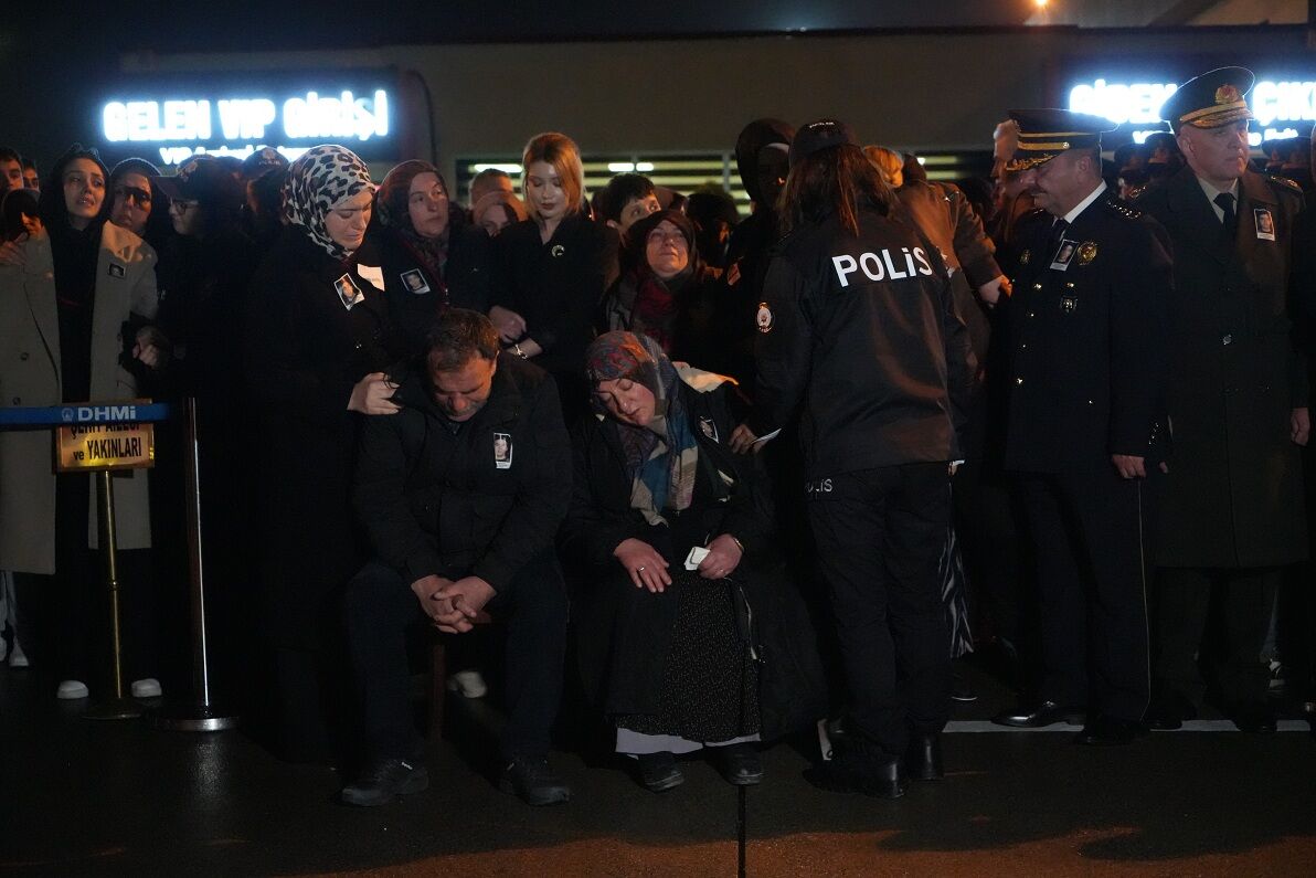 İstanbul'da Şehit Düşen Polis Memurunun Naaşı Samsun'a Getirildi (2)