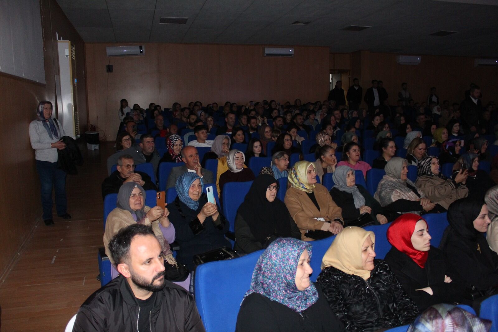 Kosder Organizasyonu Taksiratlı Şakibe Bafra’da İzleyicisini Kahkahaya Boğdu (11)