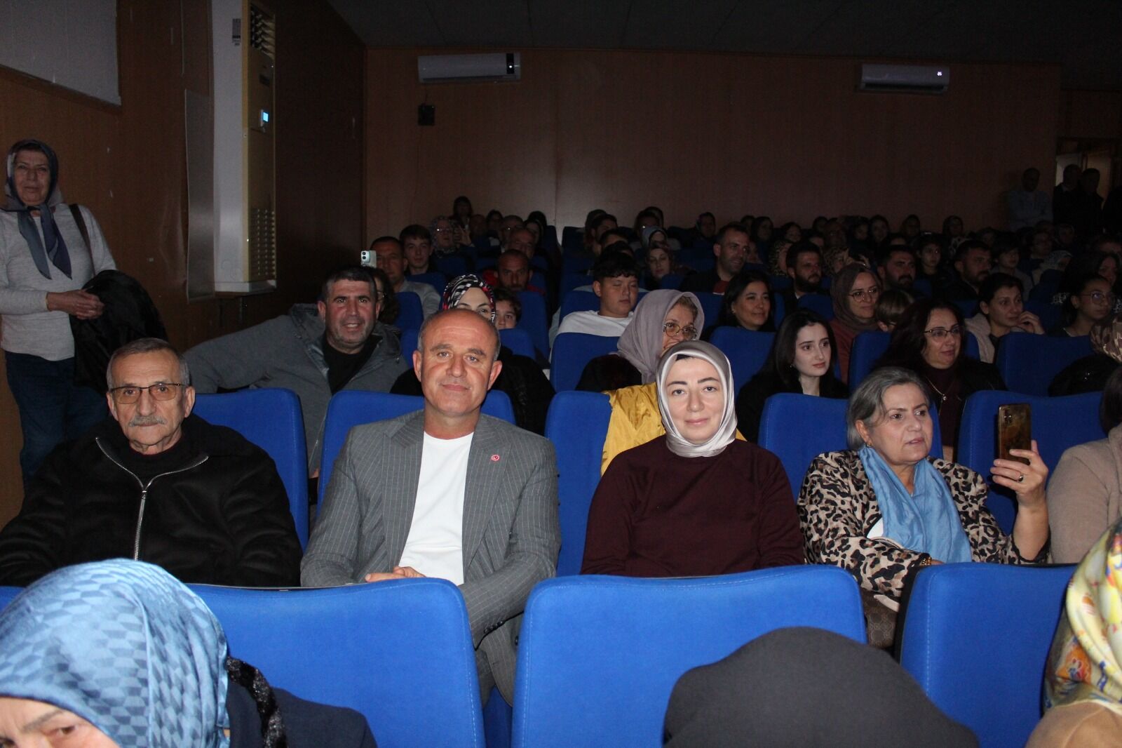 Kosder Organizasyonu Taksiratlı Şakibe Bafra’da İzleyicisini Kahkahaya Boğdu (12)