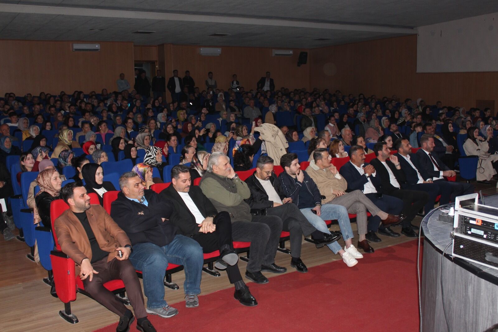 Kosder Organizasyonu Taksiratlı Şakibe Bafra’da İzleyicisini Kahkahaya Boğdu (14)