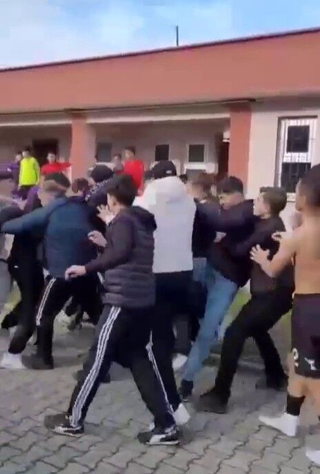 Öğrencilerden Öğretmene Şiddete Sendikalardan Tepki2