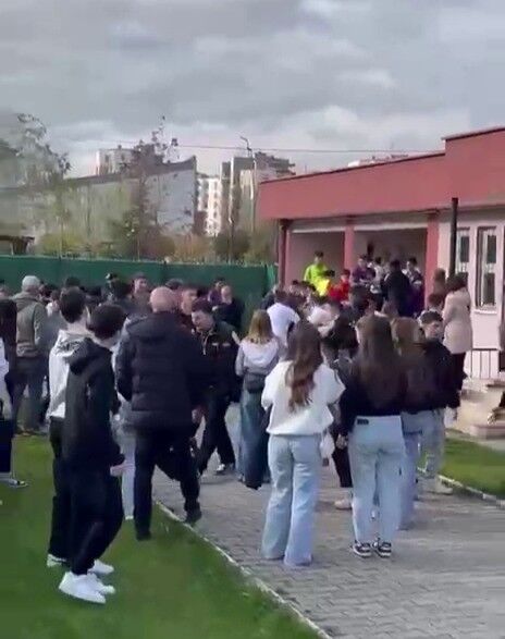 Öğrencilerden Öğretmene Şiddete Sendikalardan Tepki3