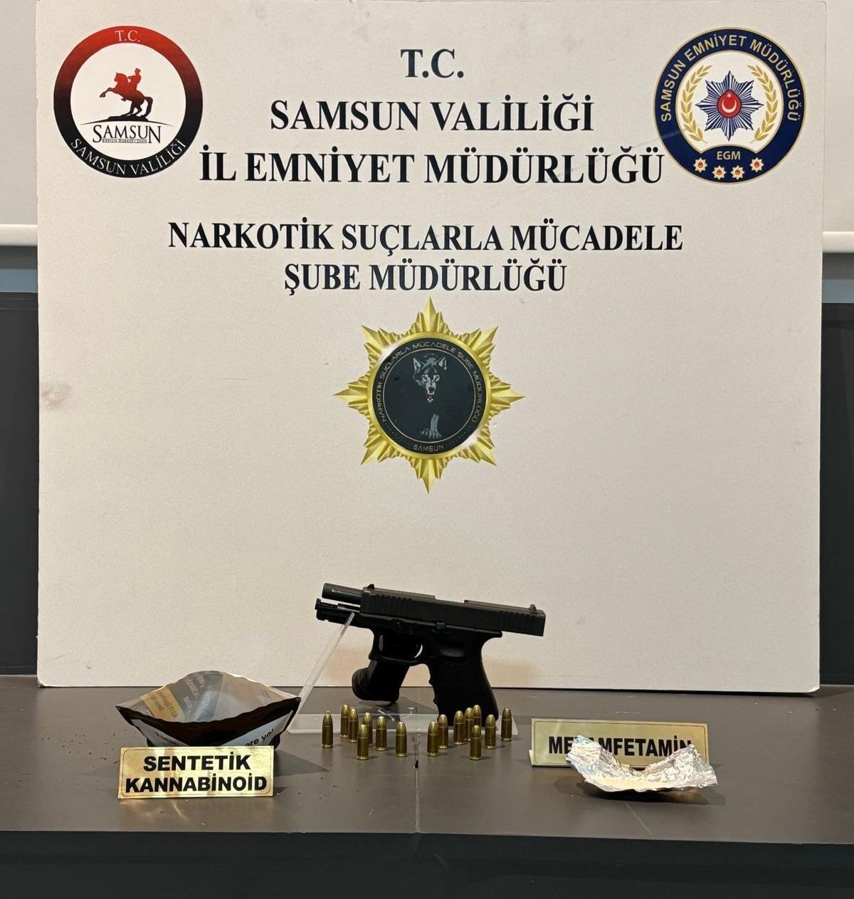 Samsun'da Araçtaki Elektronik Zuladan Uyuşturucu Ve Silah Çıktı