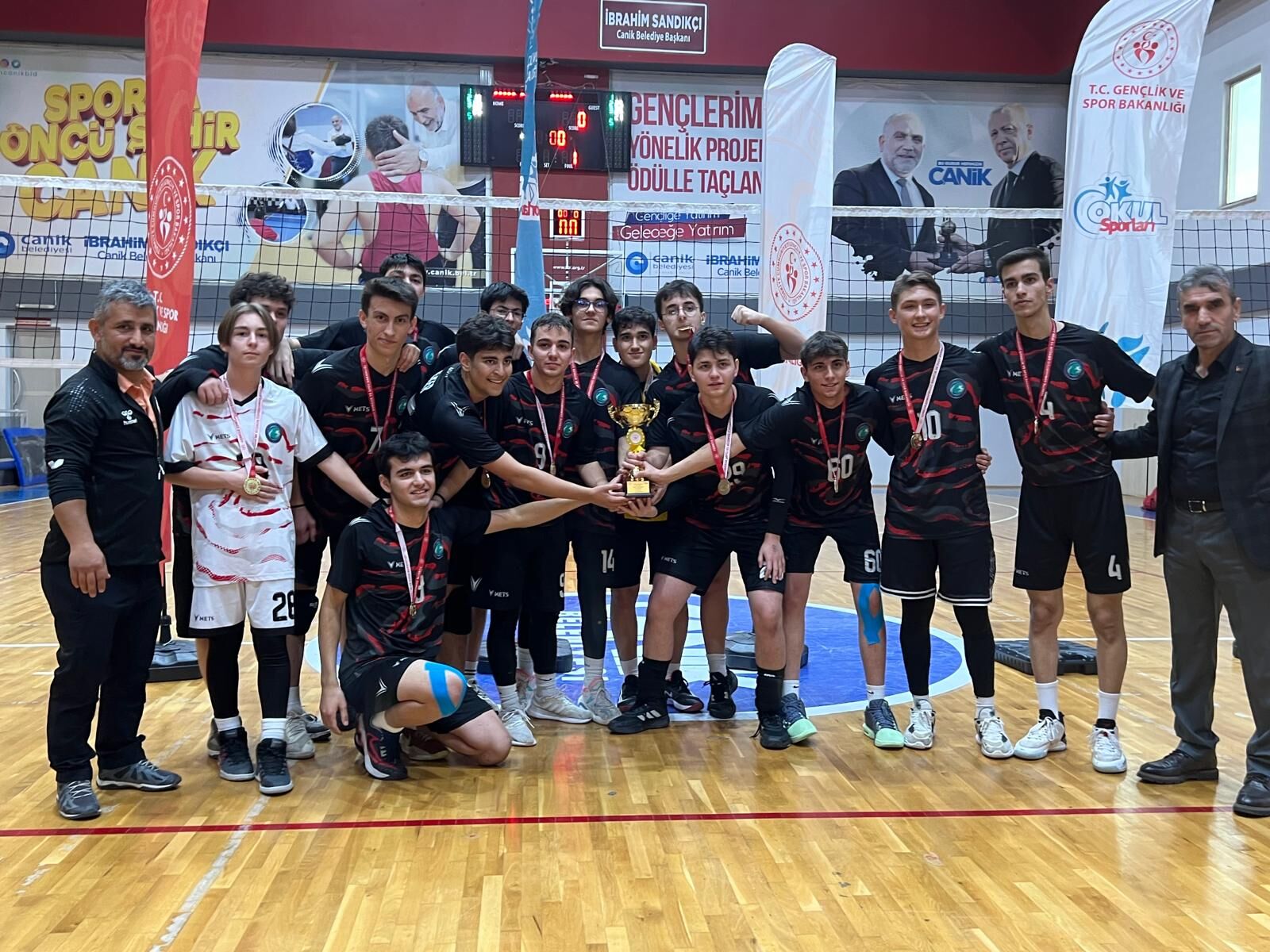 Samsun'da Okul Sporları Genç Erkekler A Voleybol İl Birinciliği Sona Erdi (1)