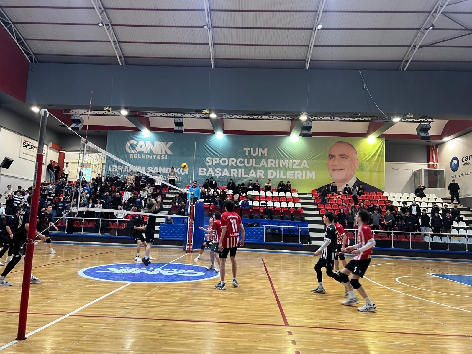 Samsun'da Okul Sporları Genç Erkekler A Voleybol İl Birinciliği Sona Erdi (3)