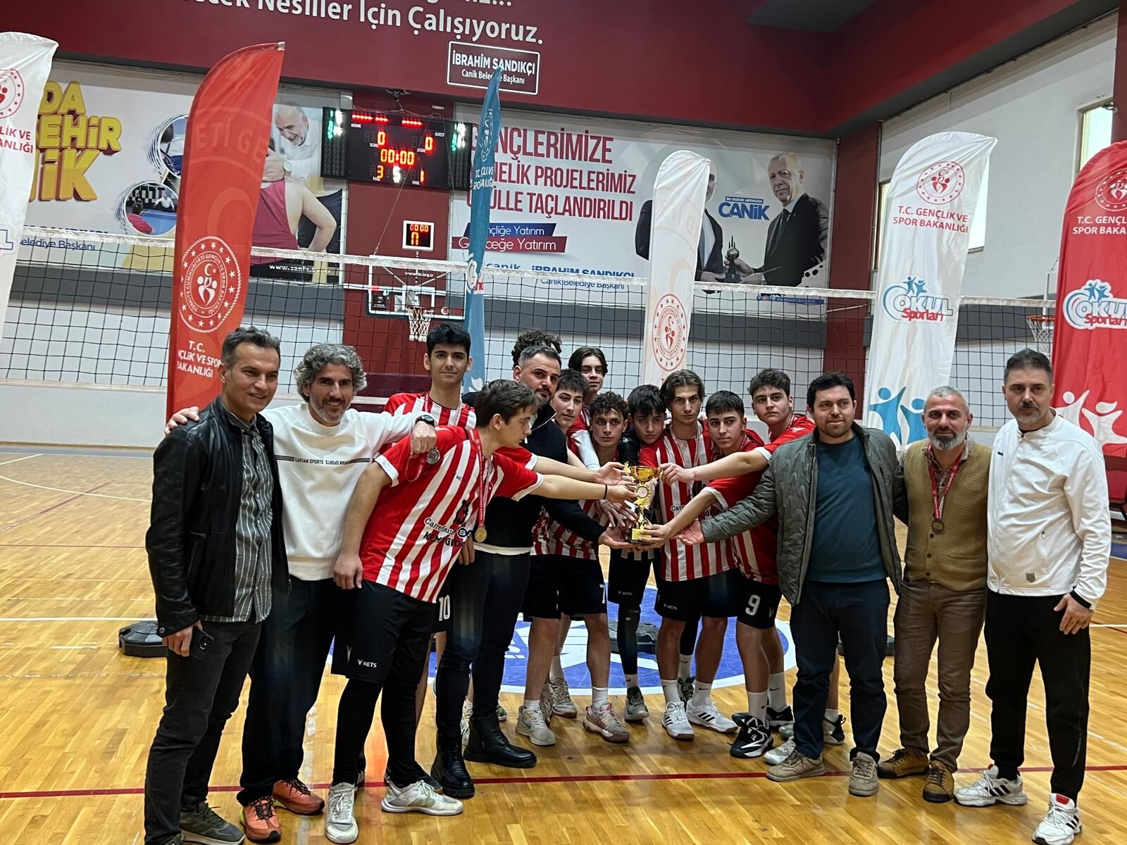 Samsun'da Okul Sporları Genç Erkekler A Voleybol İl Birinciliği Sona Erdi (4)