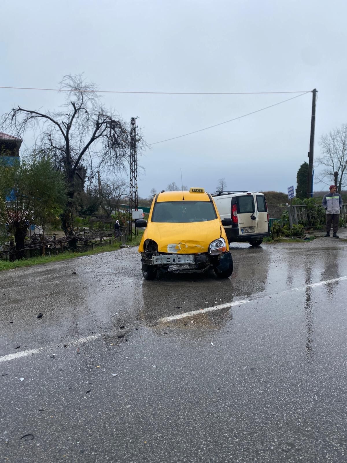 Samsun'da Üç Aracın Karıştığı Kaza 6 Yaralı (1)