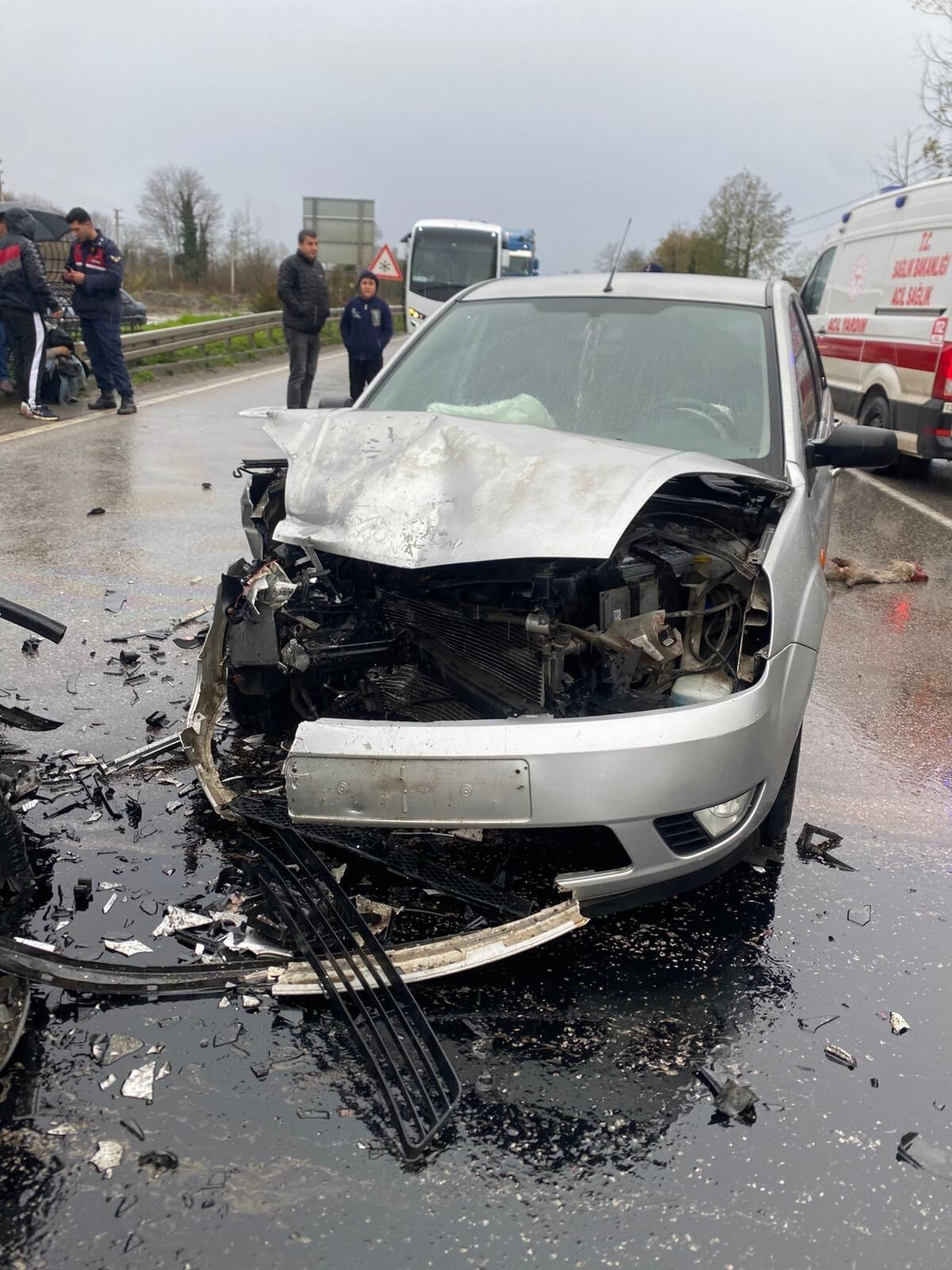 Samsun'da Üç Aracın Karıştığı Kaza 6 Yaralı (4)