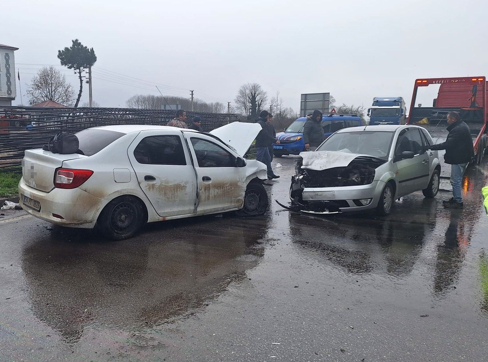 Samsun'da Üç Aracın Karıştığı Kaza 6 Yaralı (5)