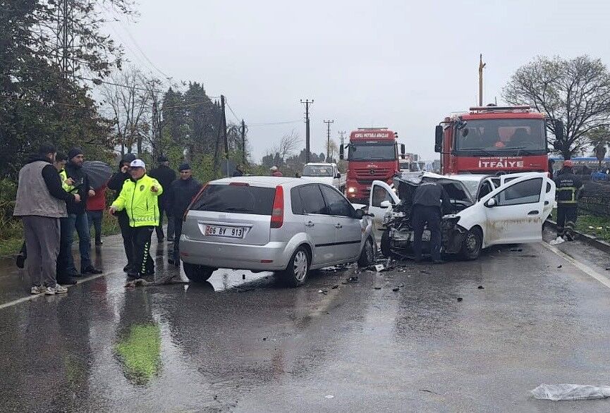 Samsun'da Üç Aracın Karıştığı Kaza 6 Yaralı (6)