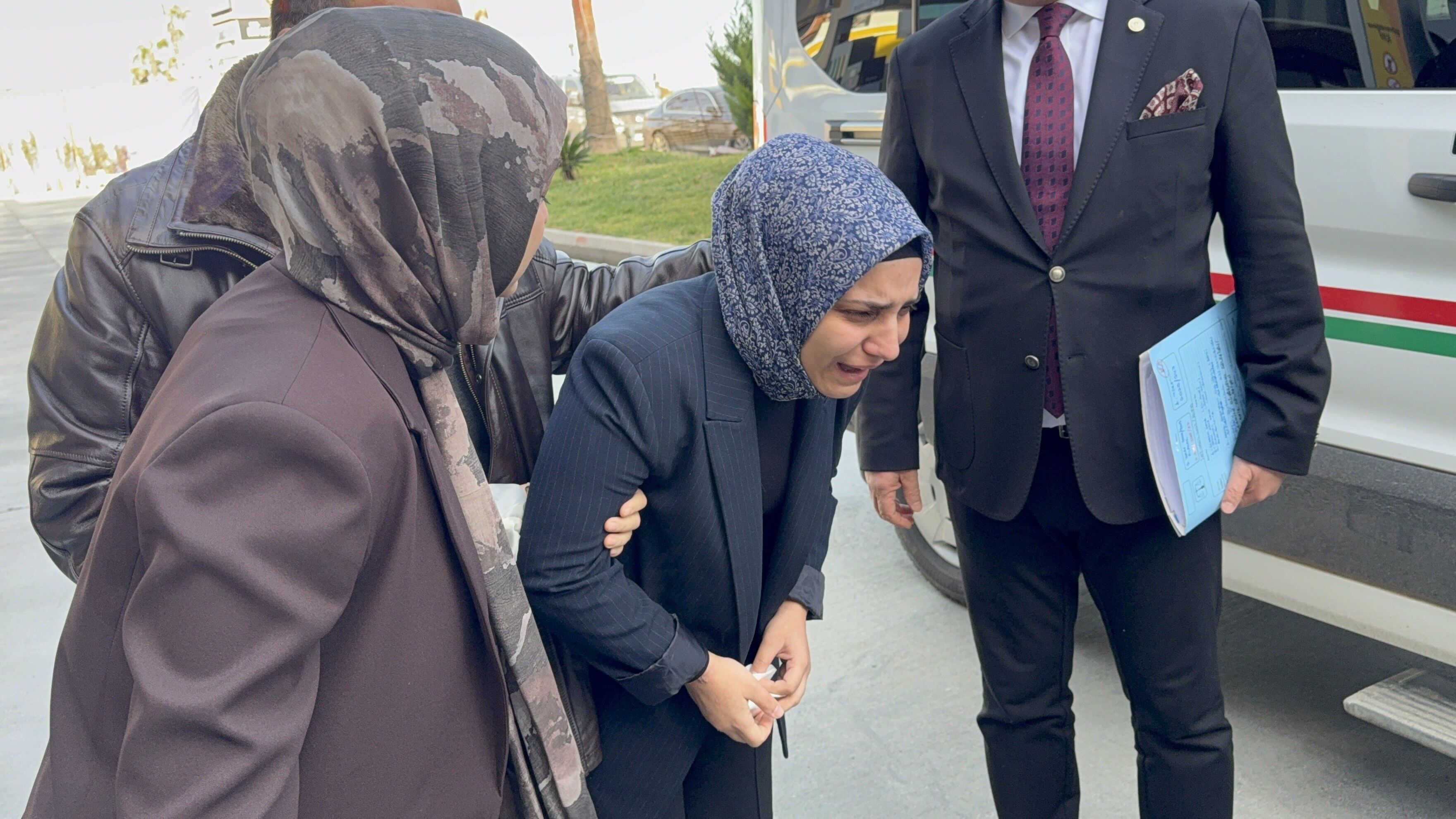 Acılı Anne Olay Yerine Ilk Kez Geldi, Gözyaşlarına Boğuldu (2)