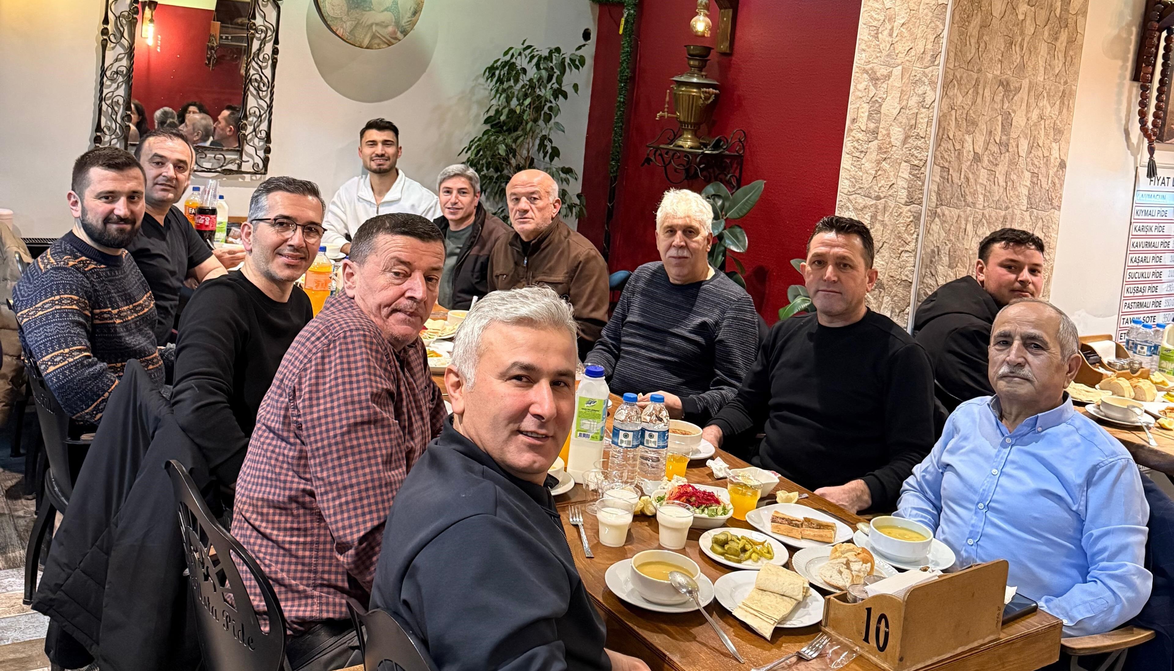 Mesai Arkadaşlarından 40 Yıllık Sağlık Çalışanına Vefa1