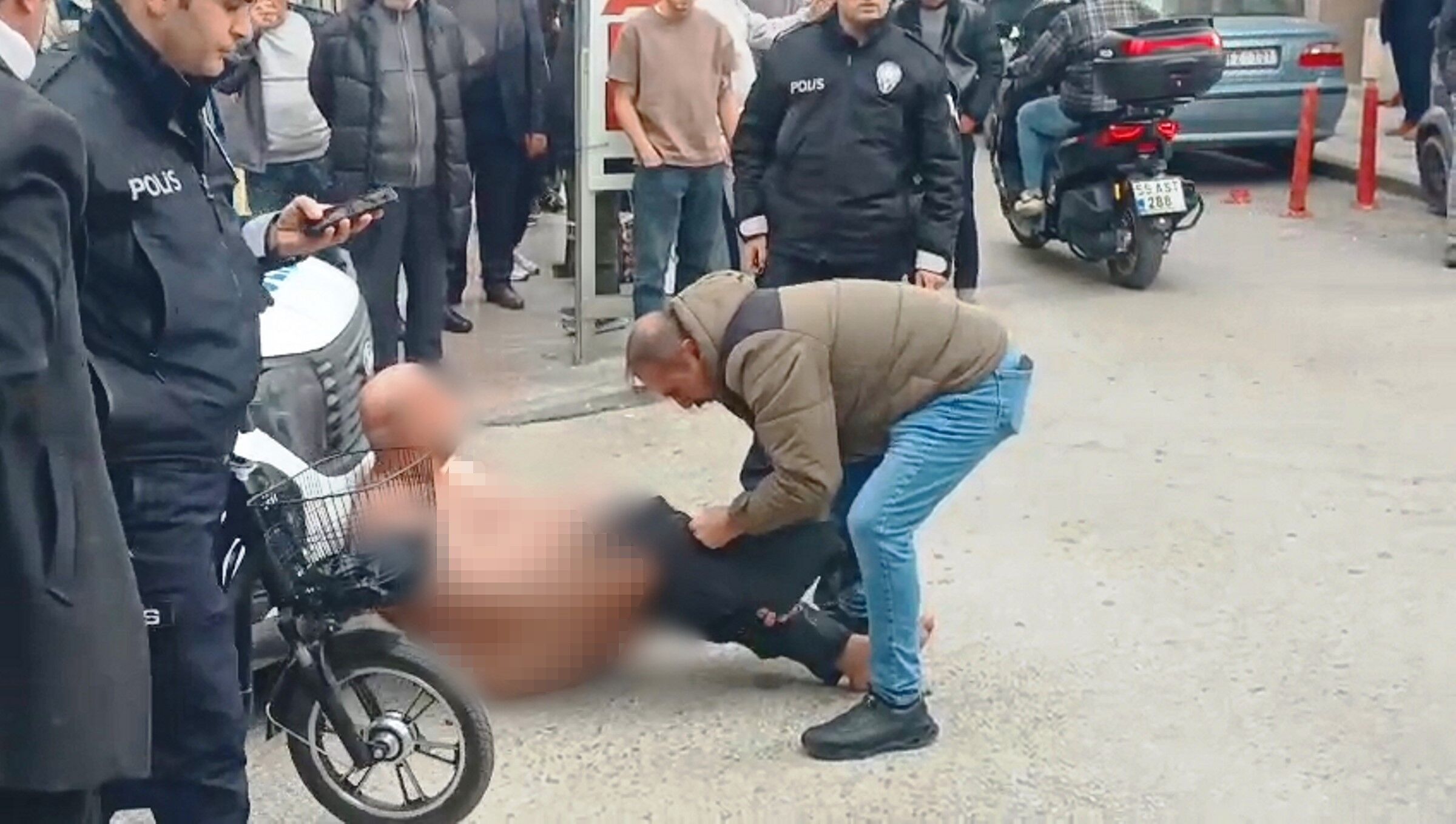 Samsun'da Çıplak Halde Caddede Dolaşan Şahıs Gözaltına Alındı