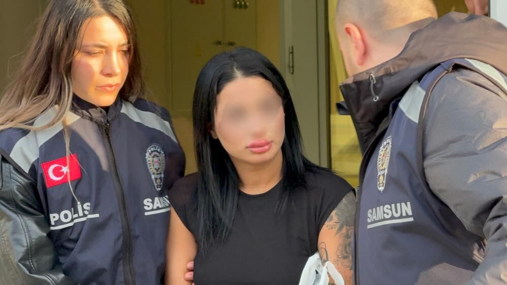 Samsun’da Gasp Ettikleri Telefonla Dudak Dolgusu Yaptıran 2 Kadın Yakalandı1