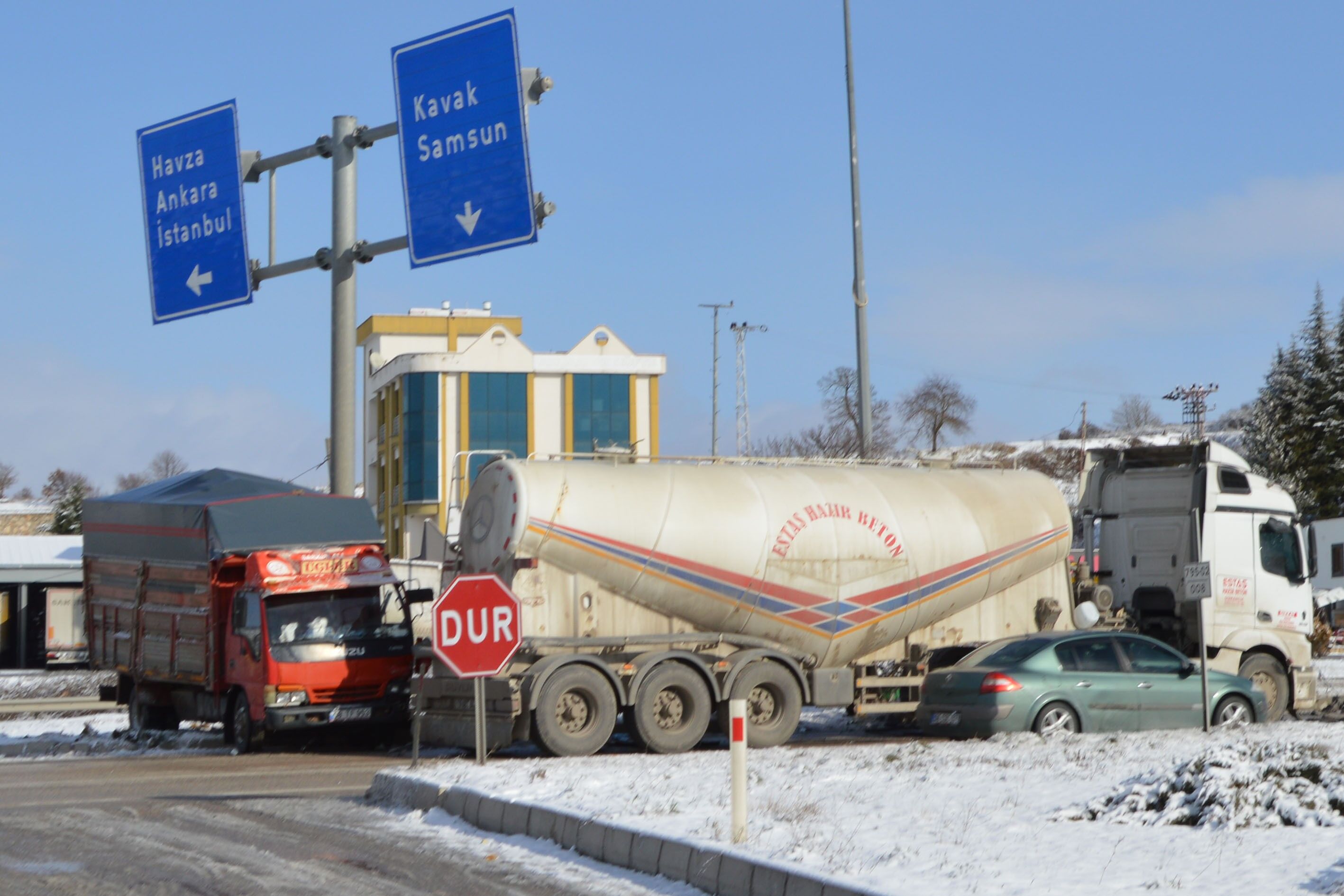 Samsun'da Tır Ile Kamyonet Çarpıştı 2 Yaralı (3)