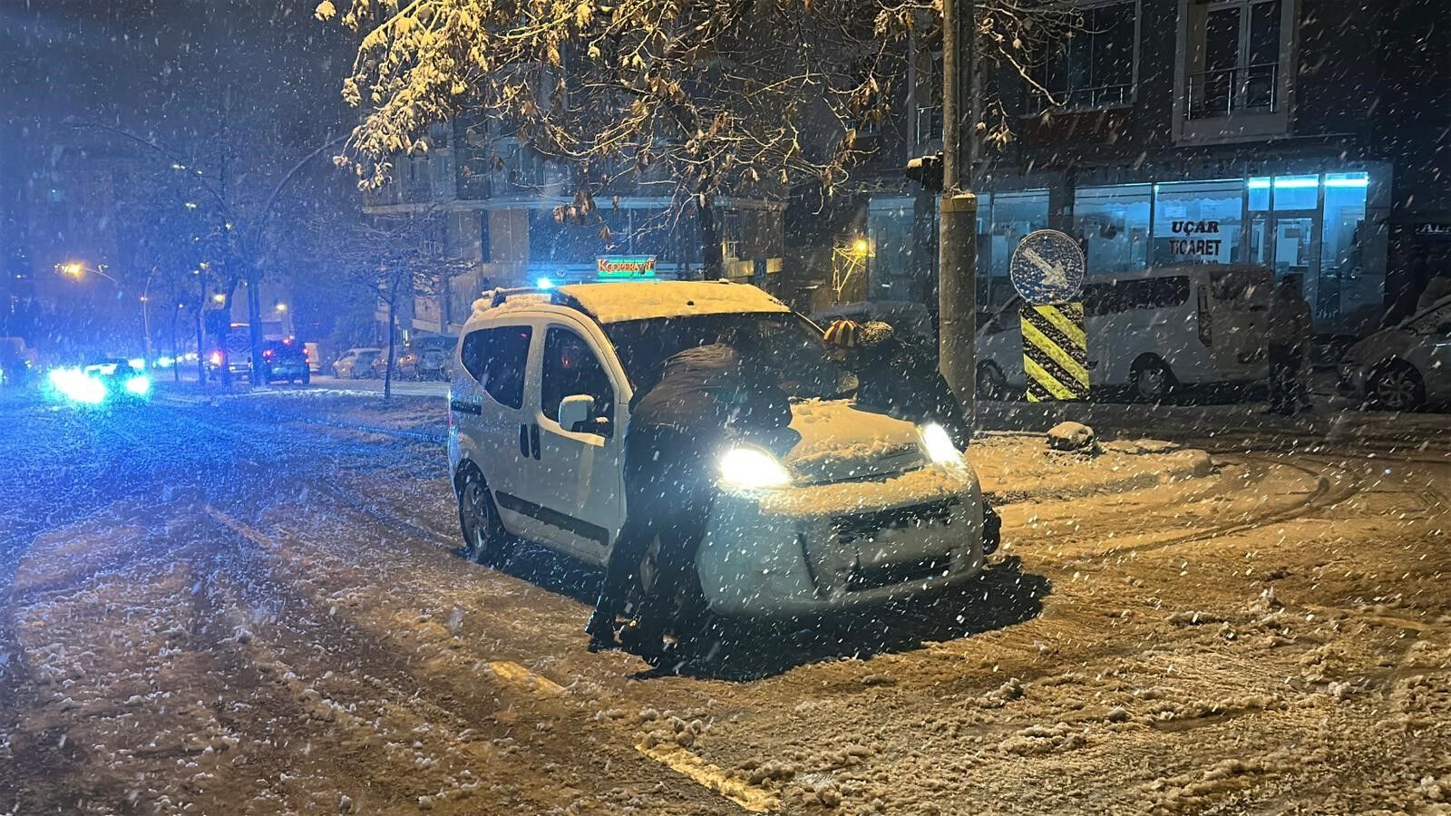 Samsun'da Yoğun Kar Yağışı Sürücülere Zor Anlar Yaşattı (5)
