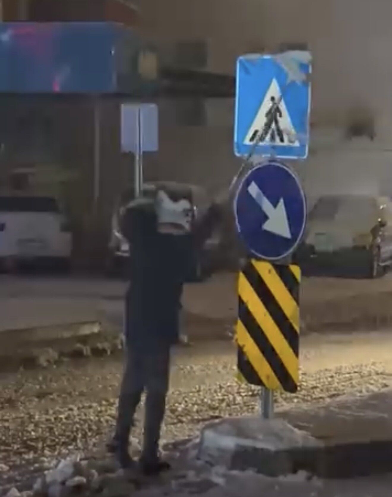 Trafik Levhalarını Temizleyen Duyarlı Öğrenciye Karne Günü Anlamlı Ziyaret (1)