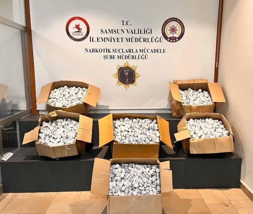 Anne Oğul 230 Bin Uyuşturucu Hapla Yakalandı1