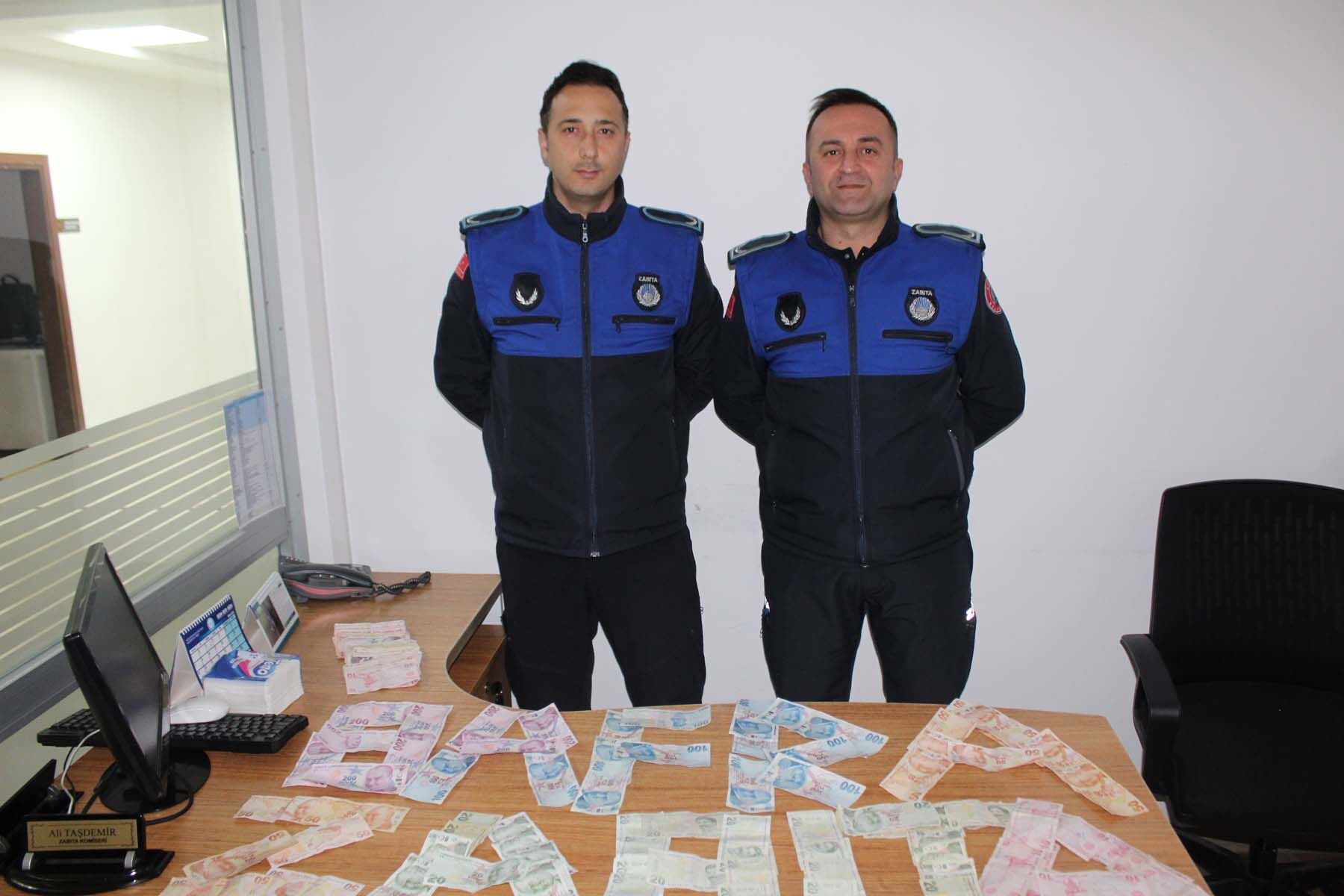 Bafra Beledi̇yesi̇ Zabita Eki̇pleri̇ni̇n Di̇lenci̇lerle Mücadelesi̇ Sürüyor (1)