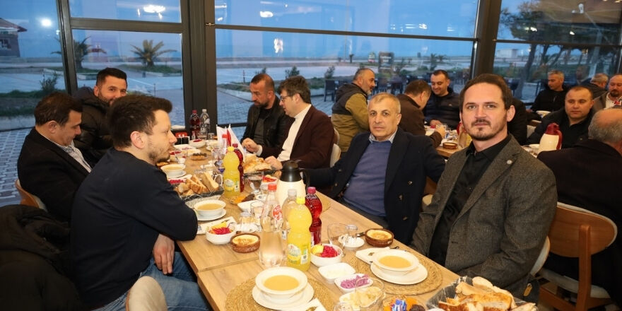 Bafra Tso Alaçam’da Üyelerine Maneviyat Dolu İftar Yemeği (11)