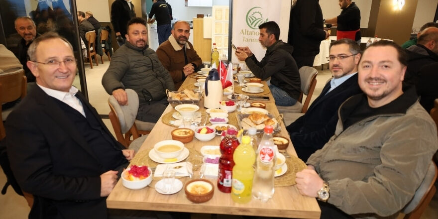 Bafra Tso Alaçam’da Üyelerine Maneviyat Dolu İftar Yemeği (9)