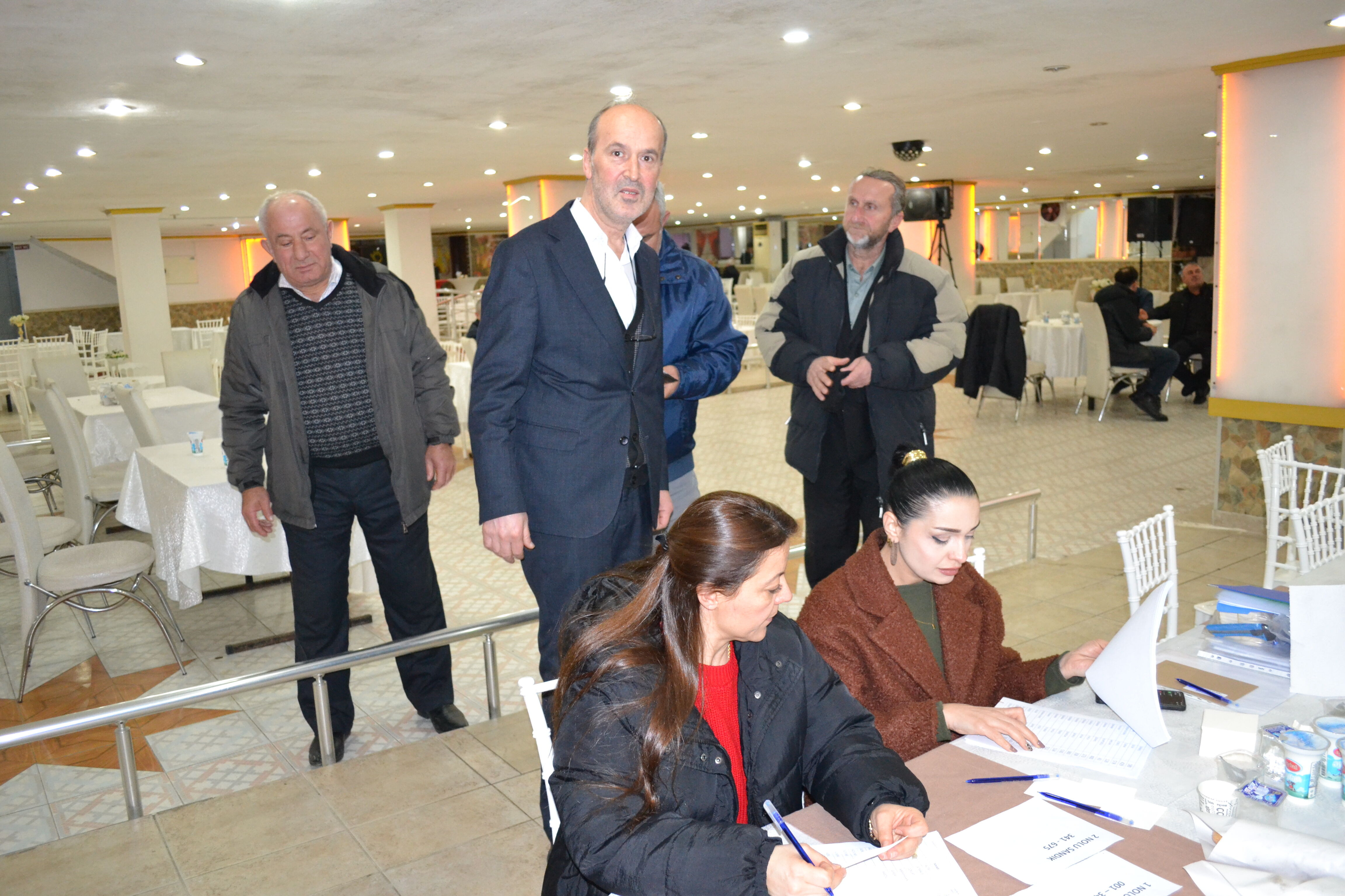 Bafra’da Bakkallar Başkan Aziz Öztürk Ile Yola Devam Dedi (3)