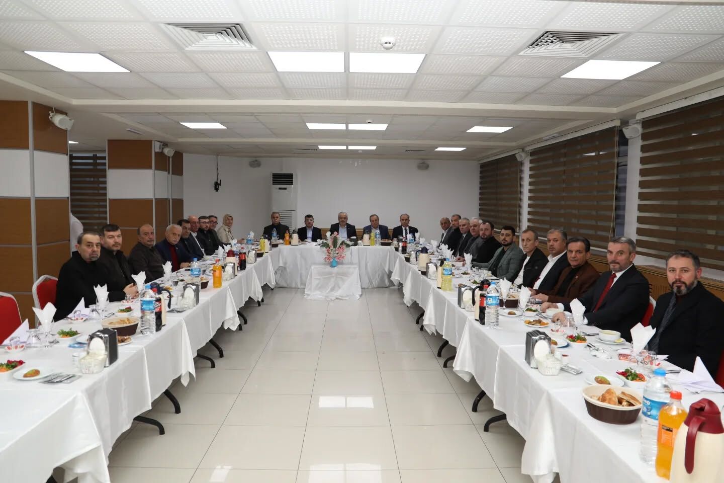 Başkan Kılıç, Meclis Üyeleri Ve Parti Başkanları İle İftarda Bir Araya Geldi (2)