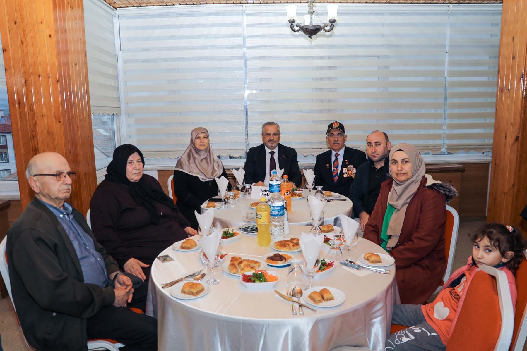 Başkan Kılıç, Ramazan’ın İlk İftarında Şehit Aileleri Ve Gazilerle Aynı Sofrayı Paylaştı (1)