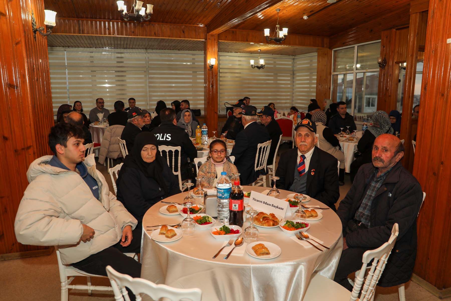 Başkan Kılıç, Ramazan’ın İlk İftarında Şehit Aileleri Ve Gazilerle Aynı Sofrayı Paylaştı (9)