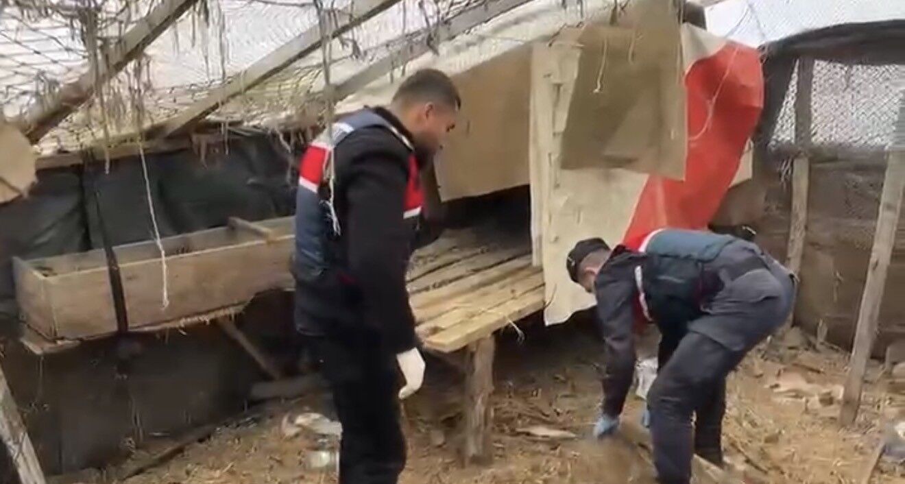 Jandarma, Kümese Saklanan Uyuşturucuyu Ele Geçirdi 2 Gözaltı (3)