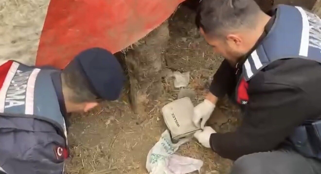 Jandarma, Kümese Saklanan Uyuşturucuyu Ele Geçirdi 2 Gözaltı (4)