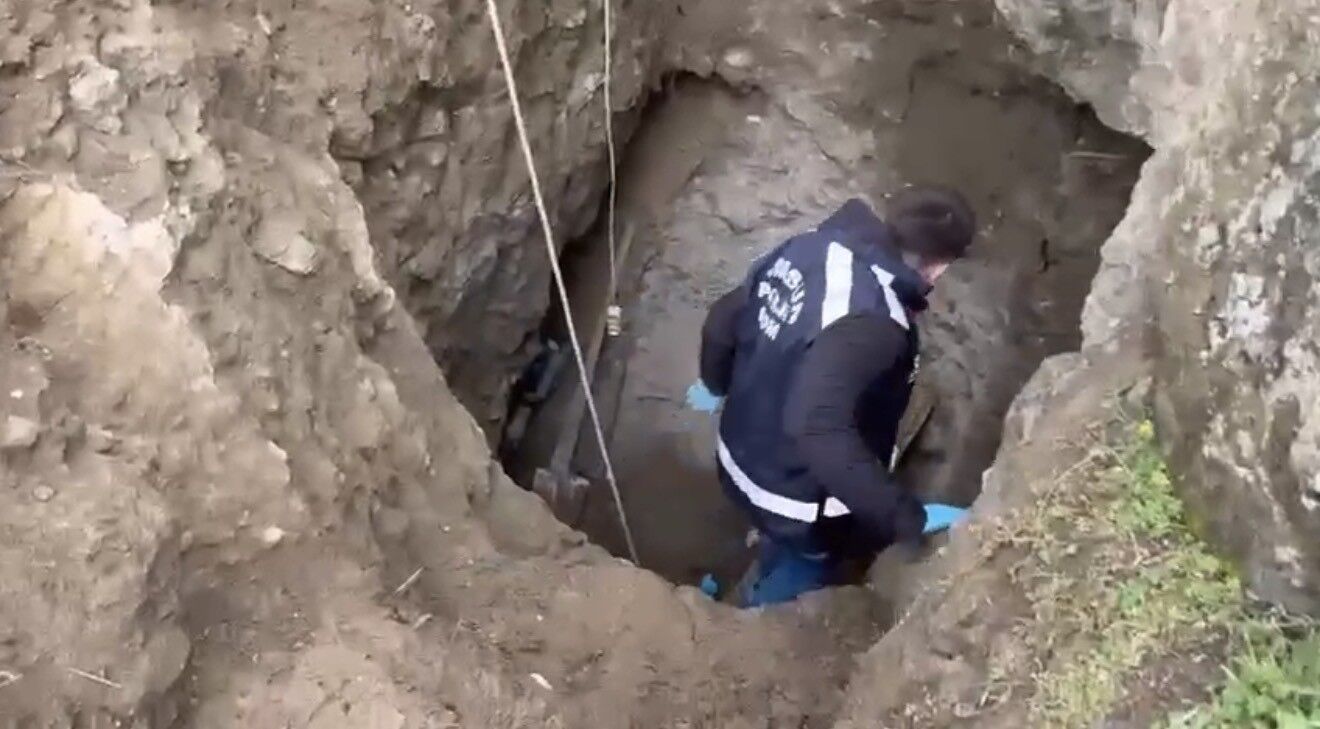 Kanalizasyon Bahanesiyle 6 Metrelik Define Çukuru Kazarken Yakalandılar (11)