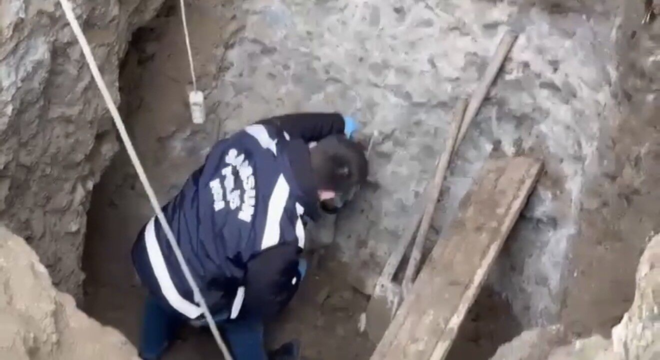 Kanalizasyon Bahanesiyle 6 Metrelik Define Çukuru Kazarken Yakalandılar (13)
